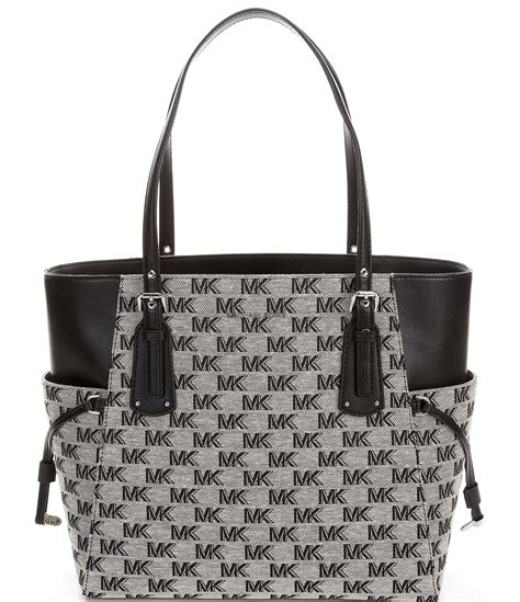 michael kors voyager signature east/west tote - black|logo voyager east west tote.